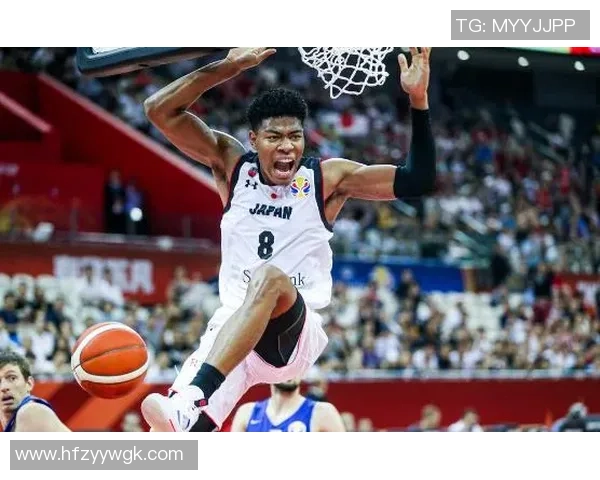 上海篮球队在世界杯预选赛中以85分稳居积分榜首位展现强劲实力