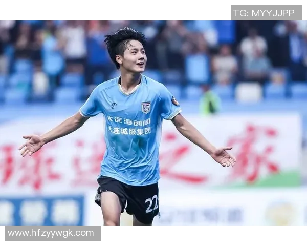 大连足球良好发展势头显著球迷热情高涨助力球队崛起