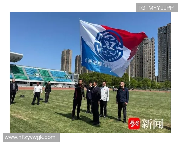 徐州队足球奋勇争先展现团队精神与拼搏精神的精彩瞬间