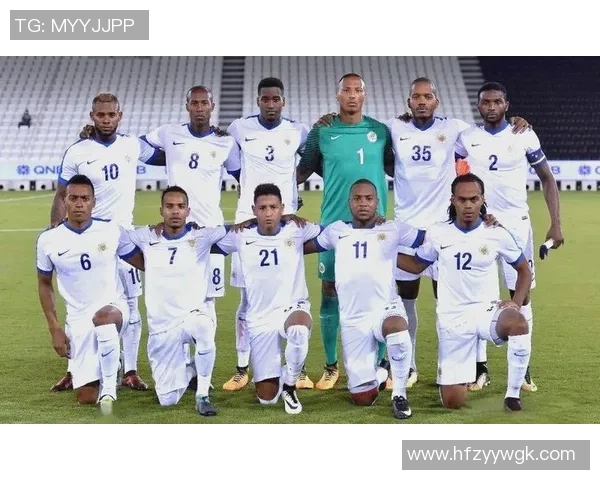 足球大佬齐聚一堂合影留念展现足球魅力与团结精神的精彩瞬间